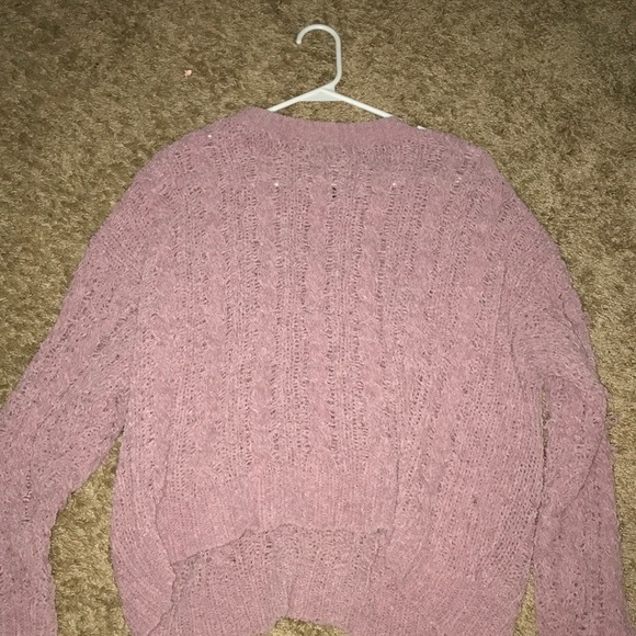 I am selling an oversized american eagle sweater. - Picture 3 of 4